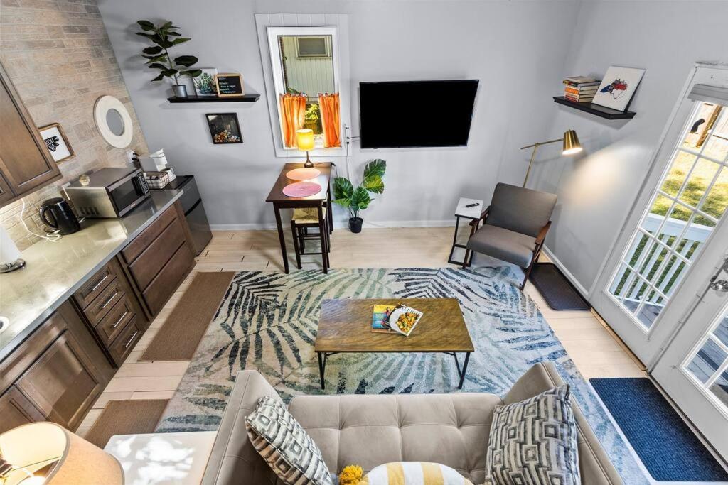 Downtown Guest House Ралей Екстериор снимка